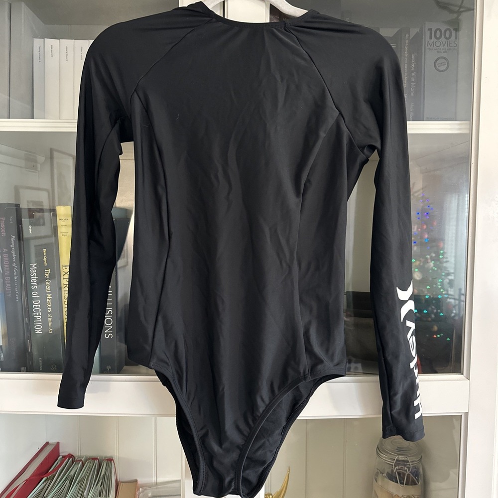 HURLEY Medium Rash Guard SwimSuit One Piece Long Sleeve Back Zip Black